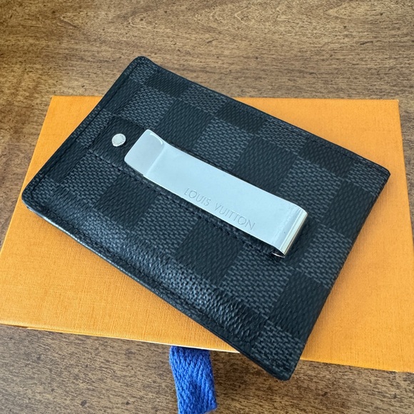 Authentic Louis Vuitton Damier Graphite with Clip - Picture 1 of 4